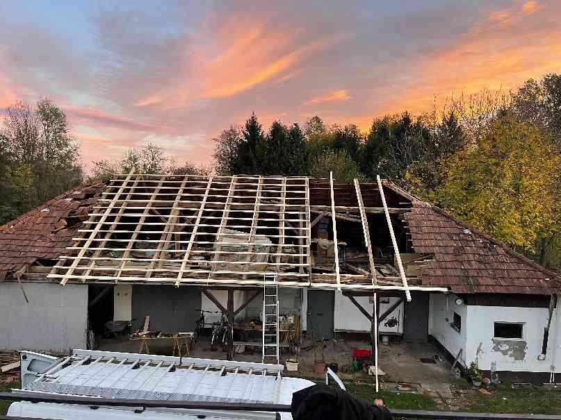 Mattconstruct - Ofer servici la un preț foarte convenabil oriunde în țară de tip acoperiș (3/4)