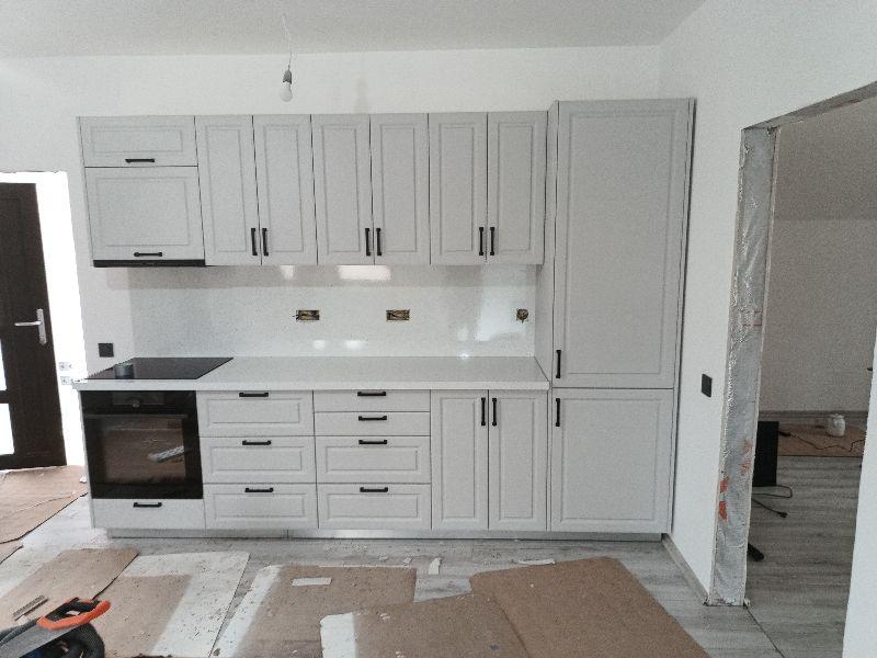 Ofer servicii de montaj uși parchet plintă si mobila bucătărie (2/5)