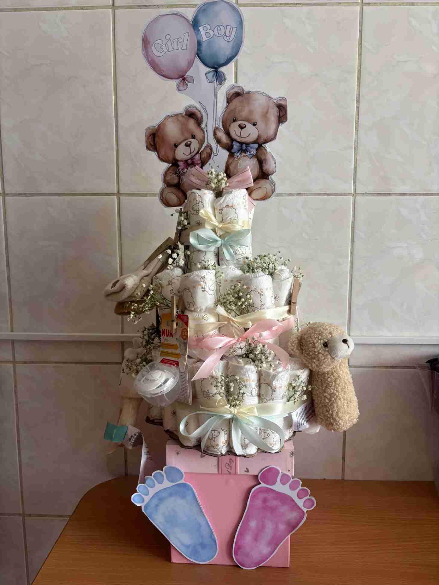 Realizez cadouri personalizate tip „Diaper Cake” pentru gen (1/3)