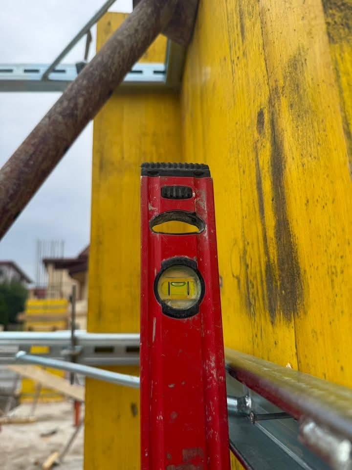 Ofer servicii finisaje interioare și exterioare și tot ceea ce ține de construcții (4/5)