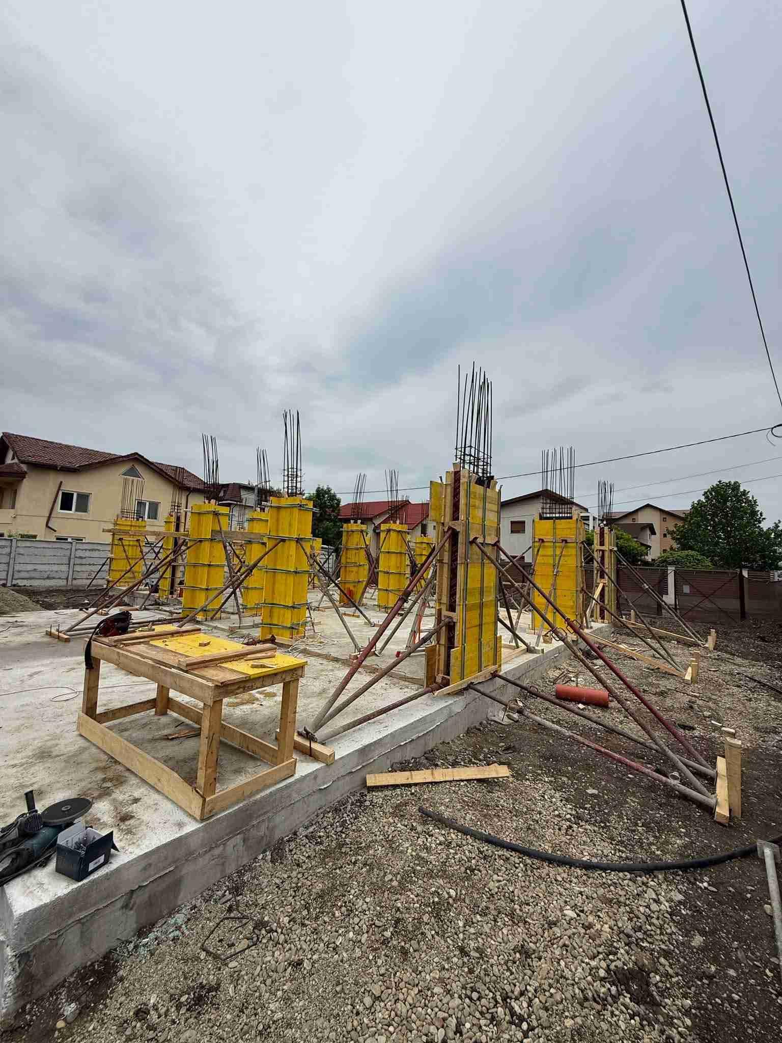 Ofer servicii finisaje interioare și exterioare și tot ceea ce ține de construcții (2/5)