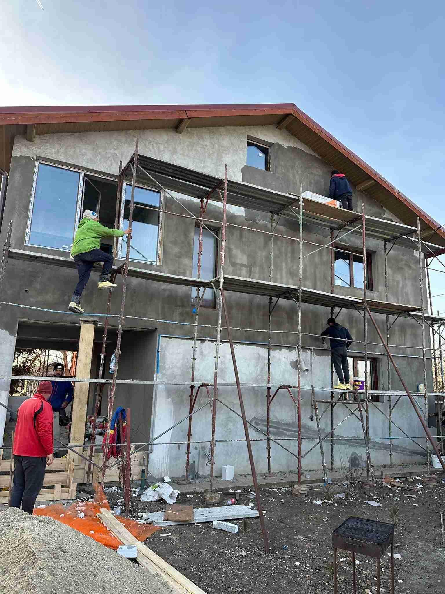 Ofer servicii finisaje interioare și exterioare și tot ceea ce ține de construcții (3/5)
