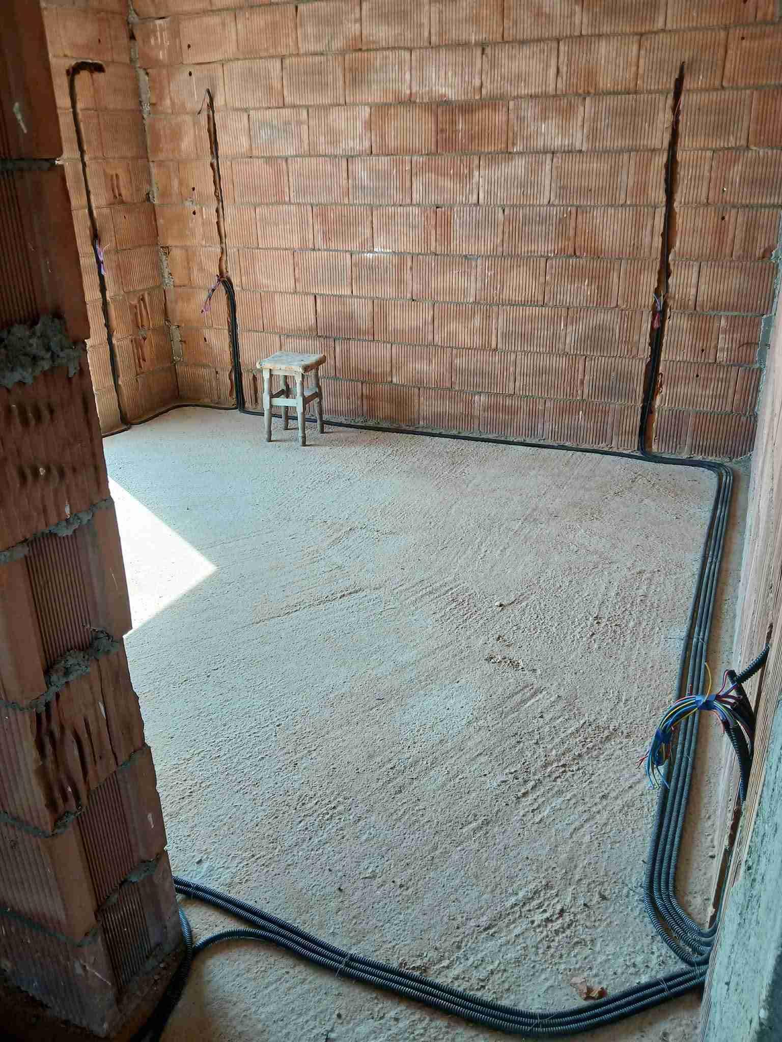 Electrician instalații interioare autorizat ANRE. (3/5)