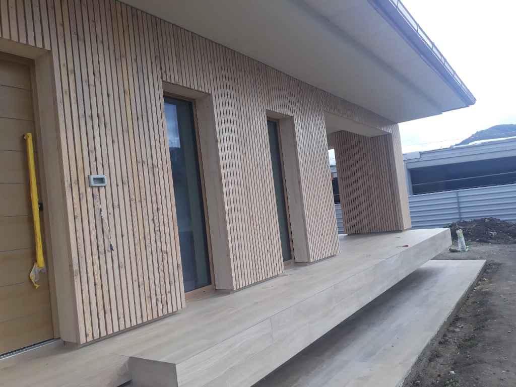 Dulgher -Fațadă ventilată decor riflaje de lemn (2/5)