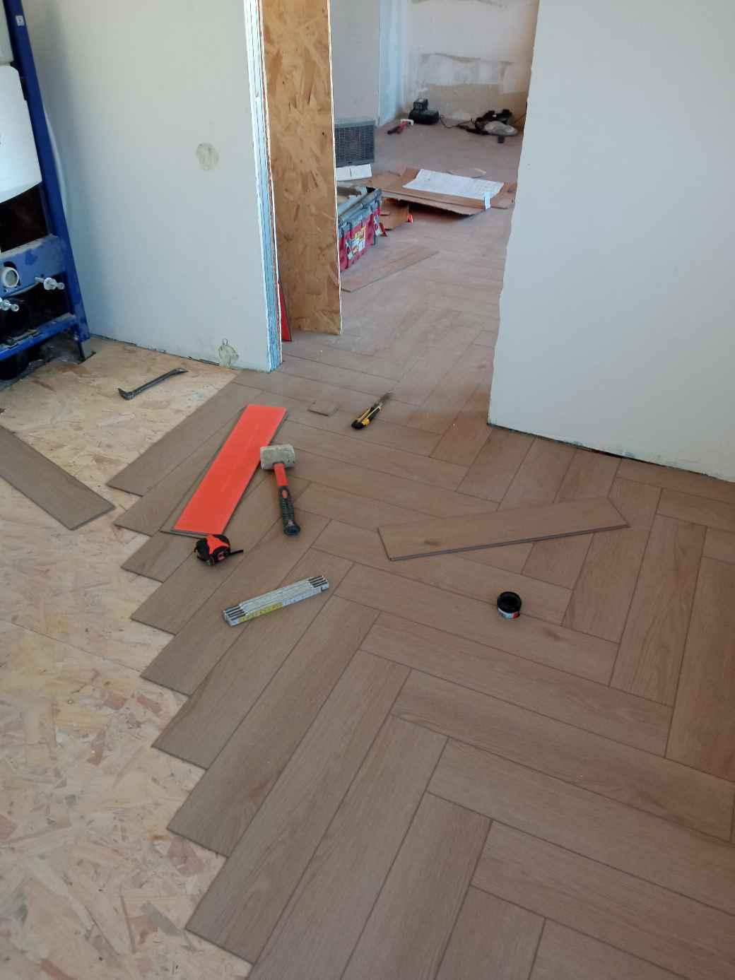 Servicii de zugrăvit, gresie, faianță, parchet, mobilier, tamplărie (3/5)