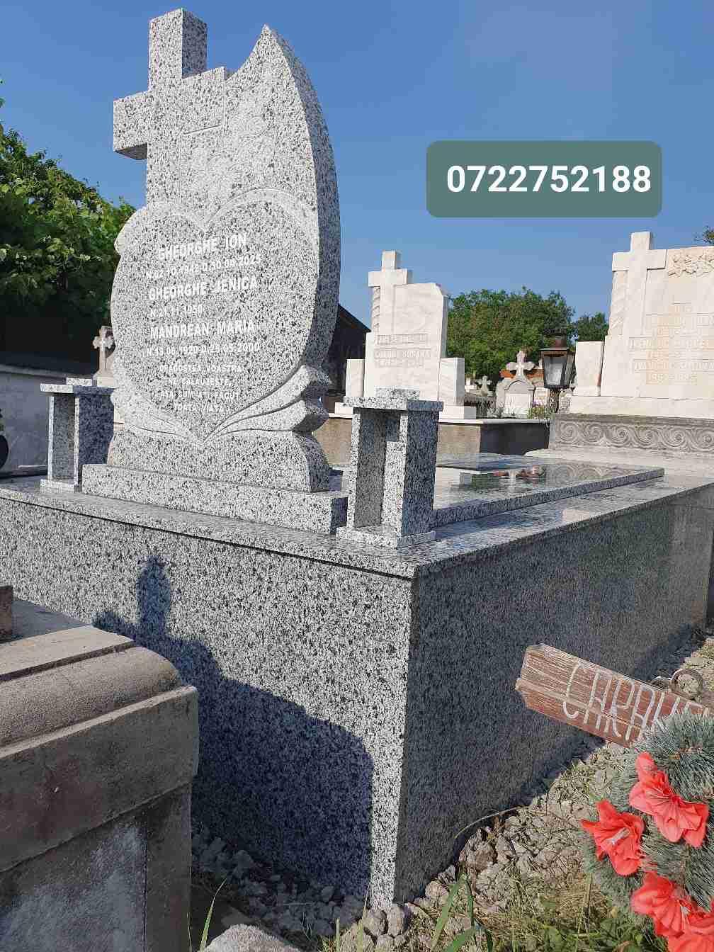 Monumente Funerare